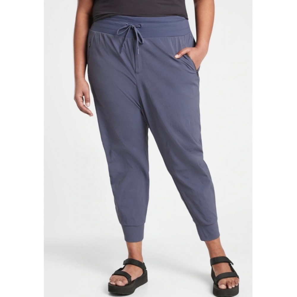 ๐SOLD Athleta Trekke North Jogger Pants in Midevil Violet Size 26 - Picture 1 of 8